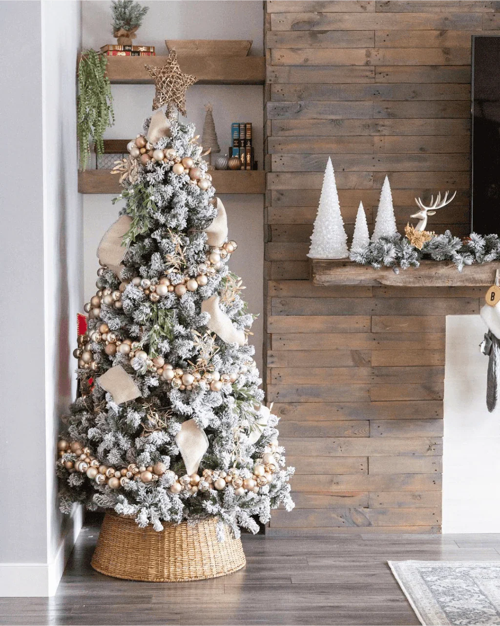 Árvore de Natal artificial Prince Flock® de 8 pés com 550 luzes LED brancas quentes