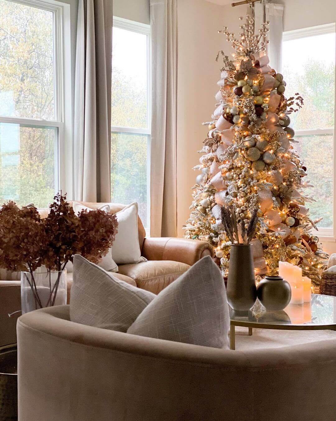 Árvore de Natal artificial Queen Flock® de 7,5 pés com 800 luzes LED brancas quentes