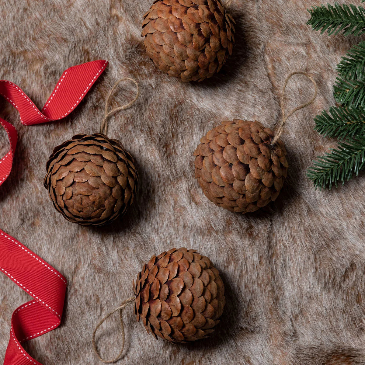 Enfeites de pinha (pacote com 4) | Rei do Natal