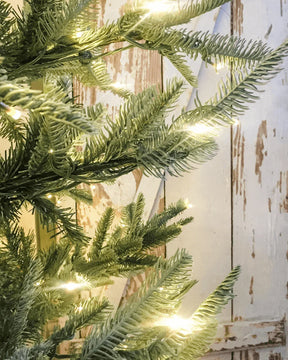 Árvore de Natal artificial de abeto nobre de 7 pés com 500 luzes LED brancas quentes