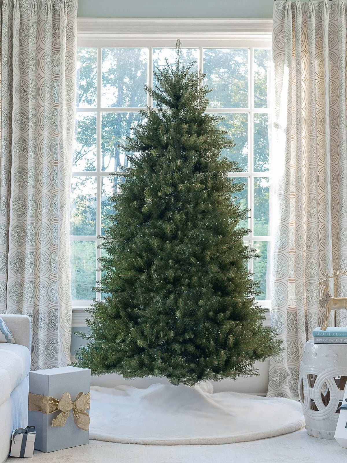 Árvore de Natal artificial de abeto Yorkshire de 6,5 pés com 500 luzes LED brancas quentes