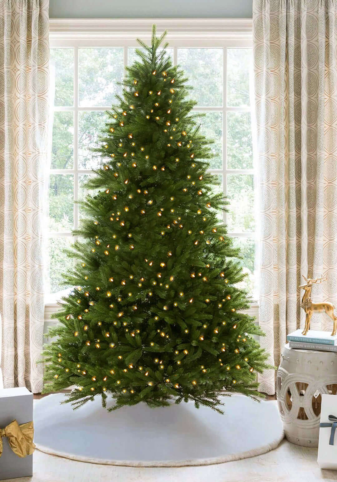 Árvore de Natal artificial de abeto King Fraser de 6,5 pés com 750 luzes LED brancas quentes
