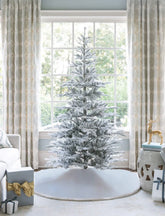 Árvore de Natal artificial King Noble Flock de 7 pés com 500 luzes LED brancas quentes