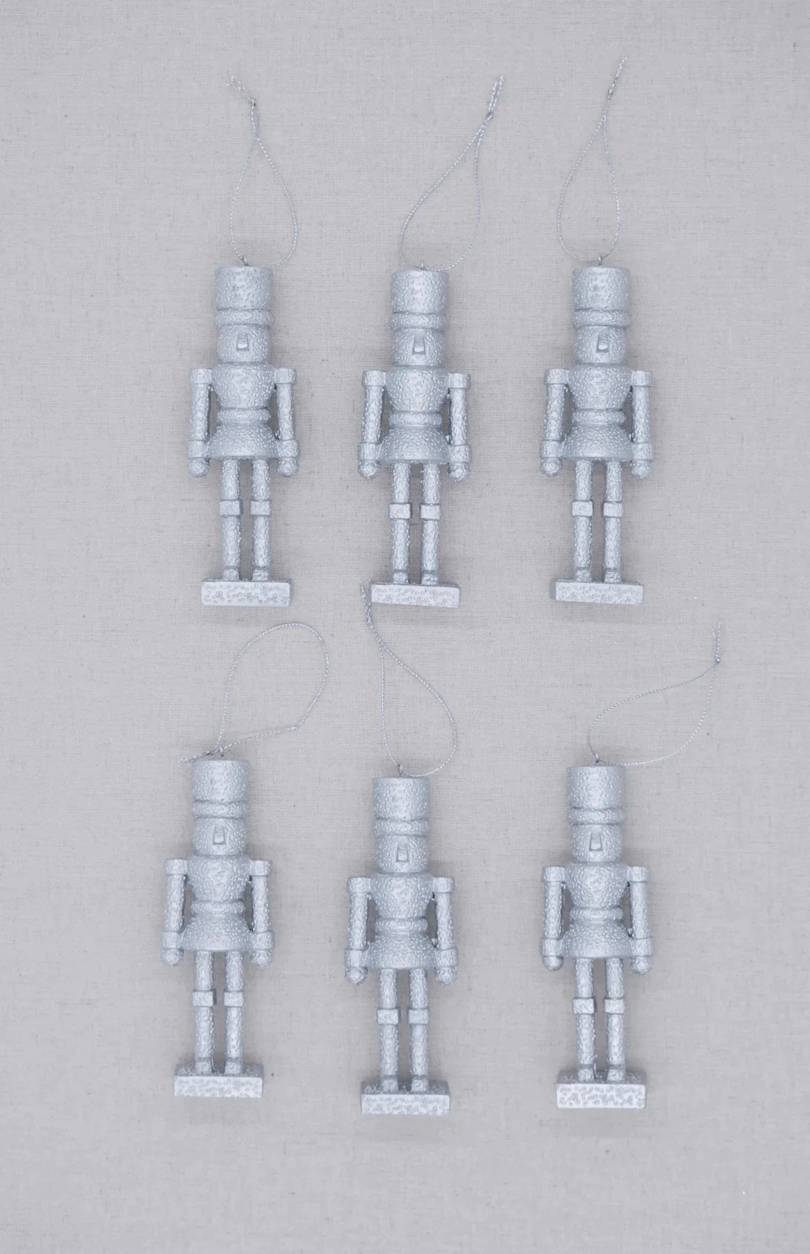 Conjunto de enfeites de vidro quebra-nozes prateados (pacote com 6)