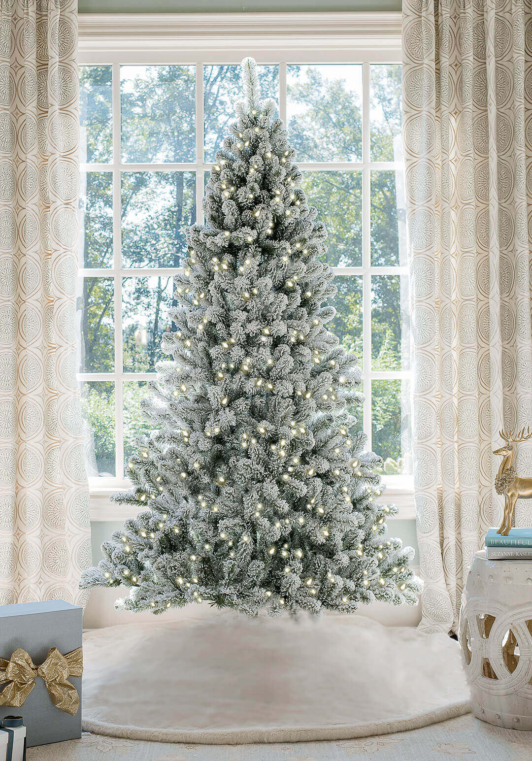 Árvore de Natal artificial Prince Flock® de 8 pés com 550 luzes LED brancas quentes