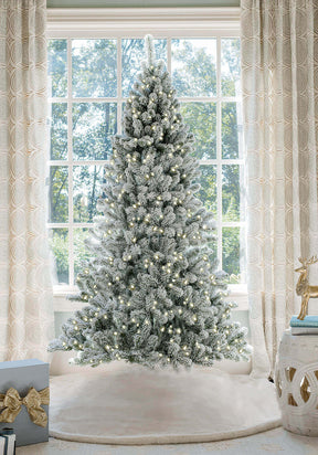 Árvore de Natal artificial Prince Flock® de 8 pés com 550 luzes LED brancas quentes